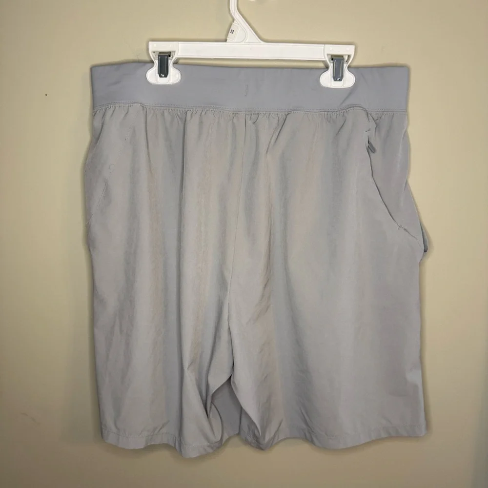ALO Men’s 7” Repetition Short Light Gray Drawstring M - Picture 8 of 9